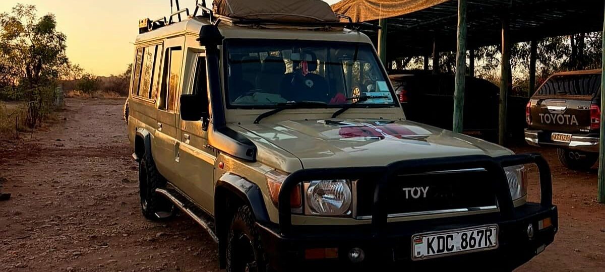 4WD Safari Land Cruiser Transfer to Salt Lick Lodge